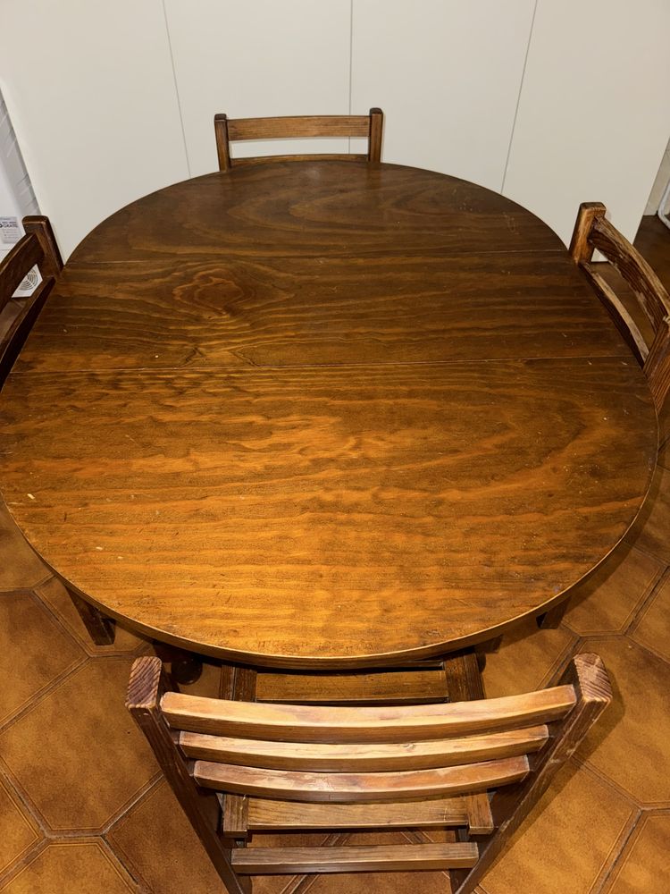 Mesa de cozinha com 4 cadeiras
