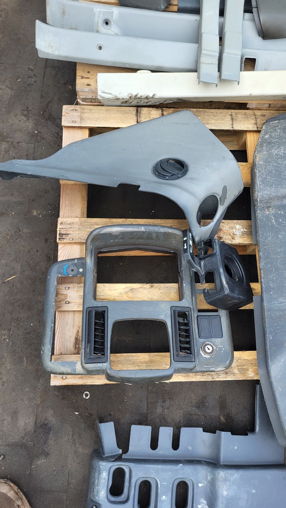 Tapicerki, plastiki claas atles, ares