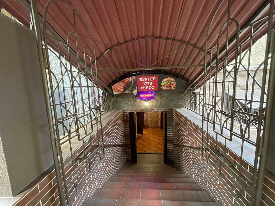 Продаж кафе + тераса на бульварі Вацлава Гавела, 49