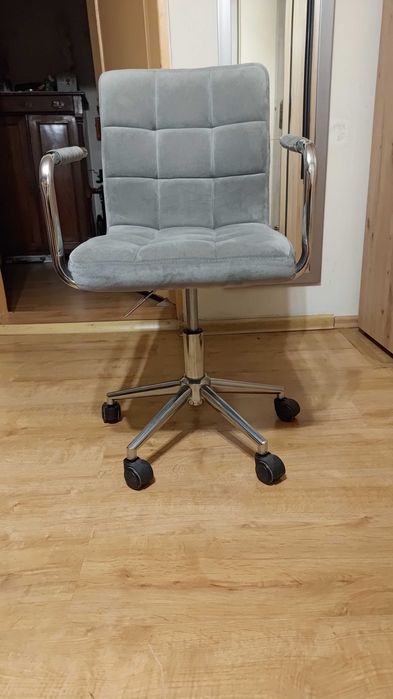 Krzesło biurkowe dla dziecka