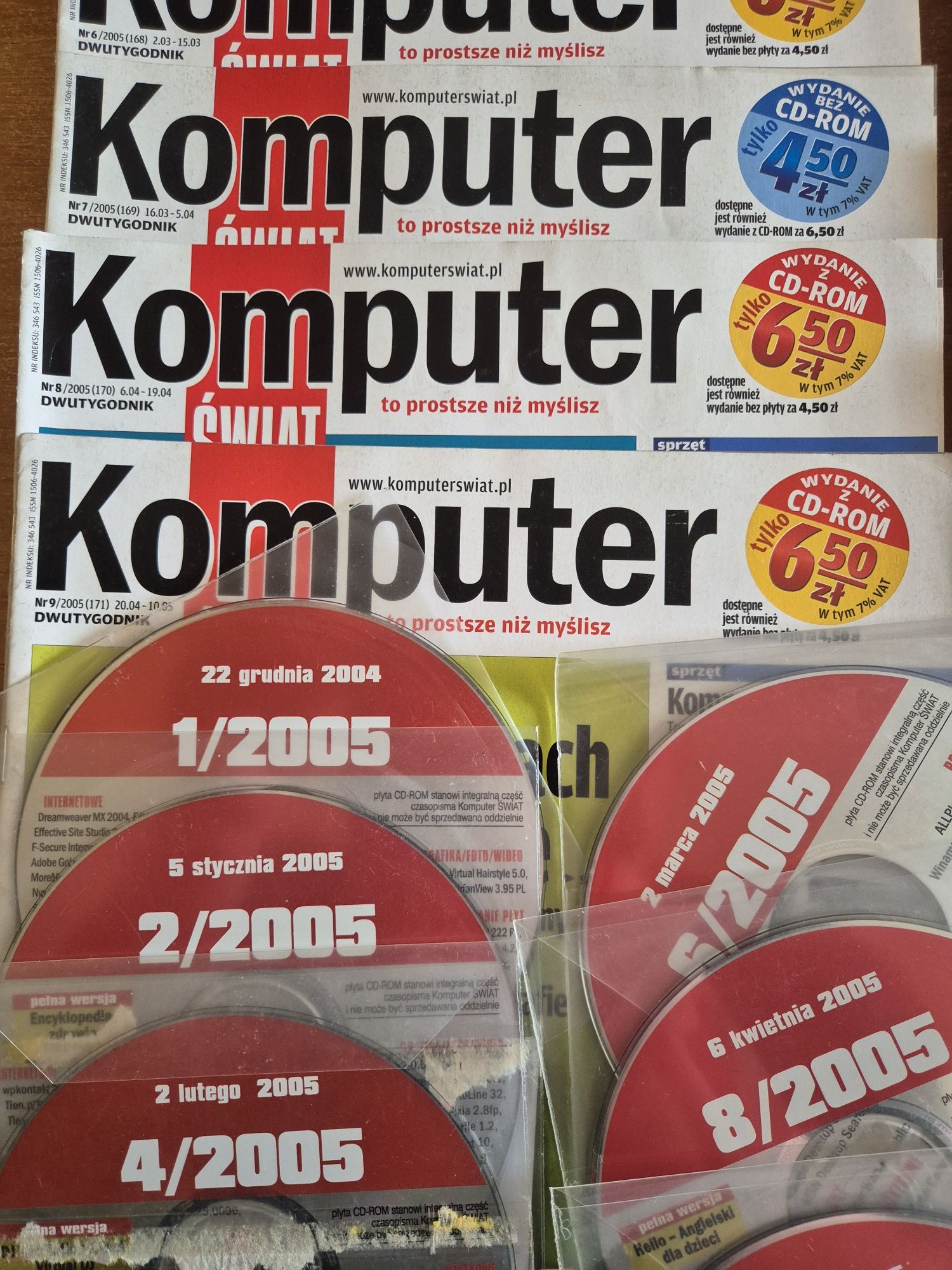 Komputer Świat 25 numerów rocznik 2005 plus 18 CD