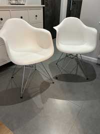 Zestaw biale krzesla skandynawskie kubelkowe metalowe nogi
