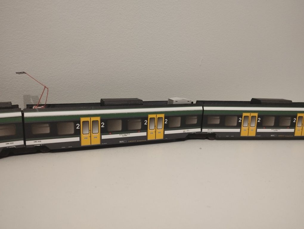 Model kartonowy zabawka pociąg miejski autobus szynowy.  EZT 36WE Impu