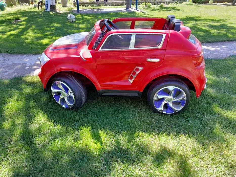 Машинка Ауди в очень хорошем состоянии