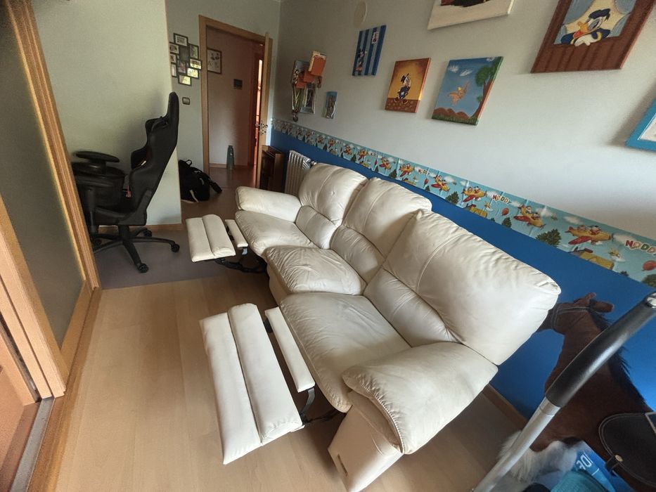 Sofa em pele  branco de 3 lugares