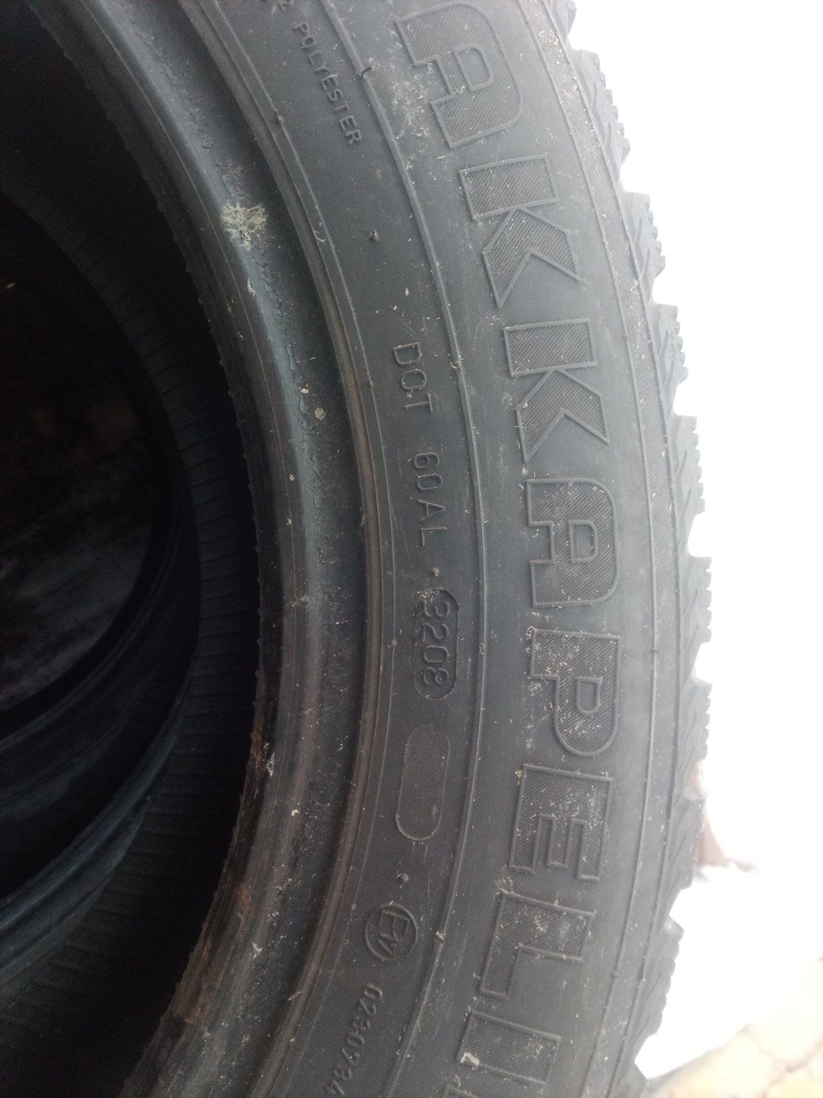 Резина NOKIAN  HAKKAPELIITTA4 215/60R16 шипована