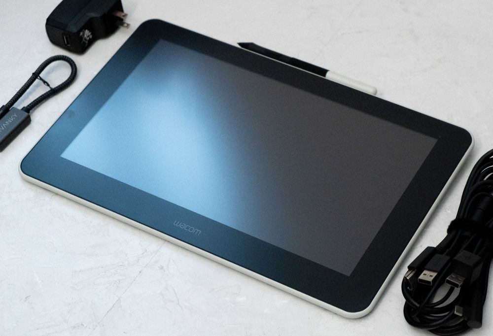 Графічний планшет-монітор Wacom One (DTC133)