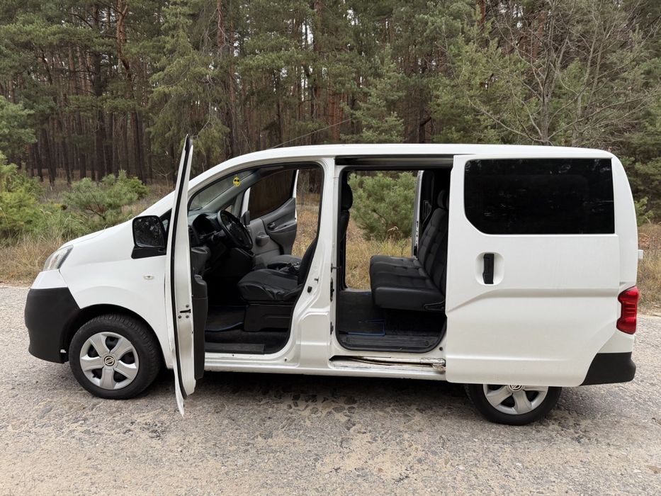 Продам Nissan NV 200