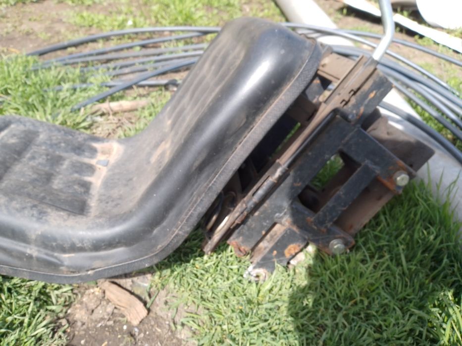 Сидушка на мото трактор с рычагом передачь
