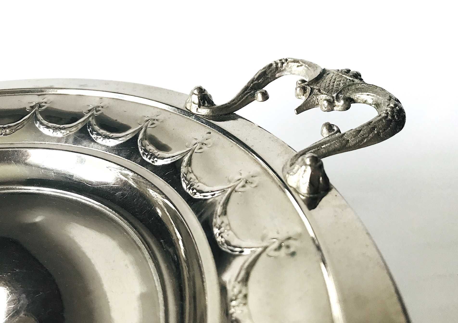 Patera metalowa srebrna na nodze Girlandy Elegancka