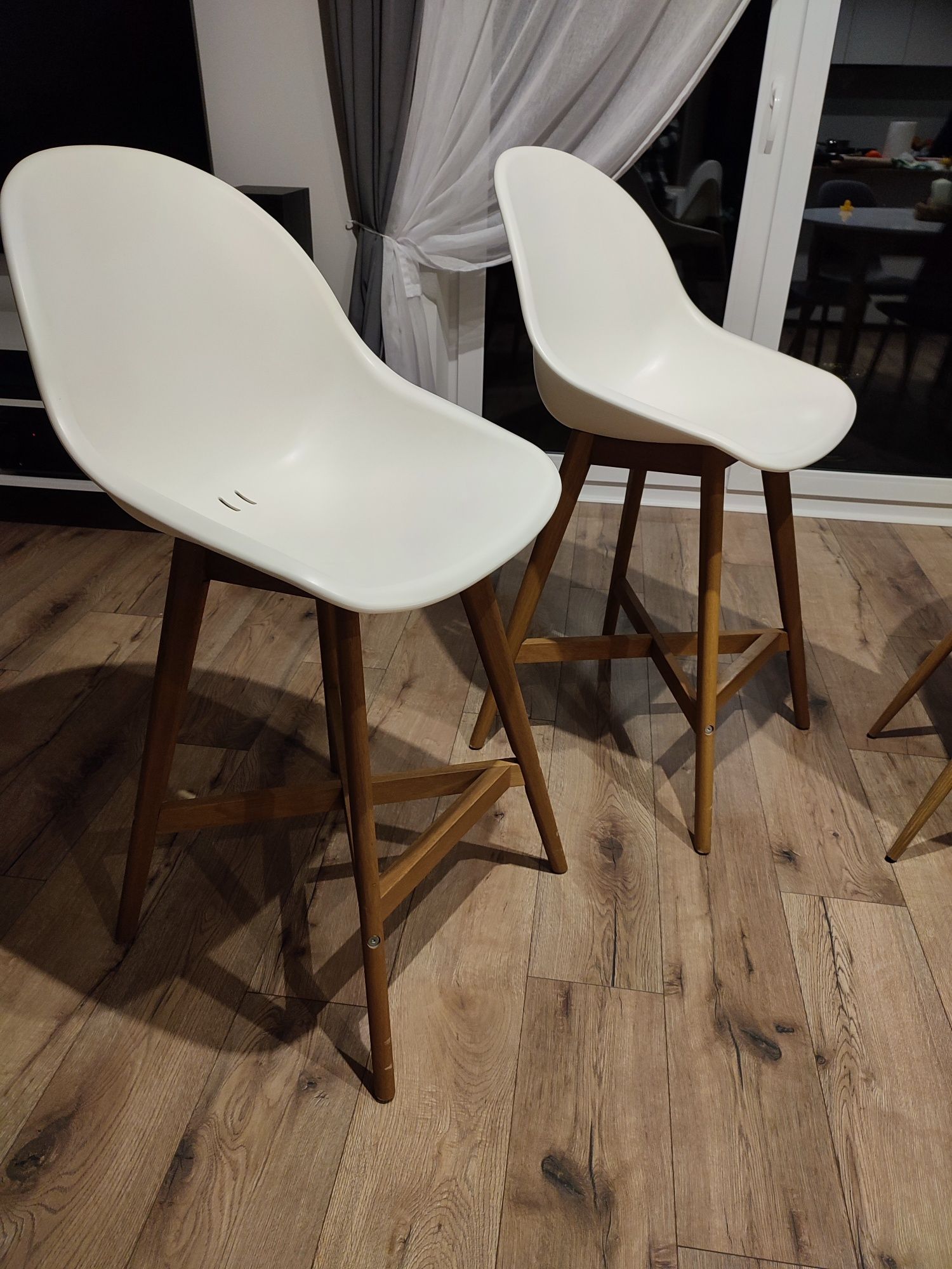 Krzesła hokery białe Ikea