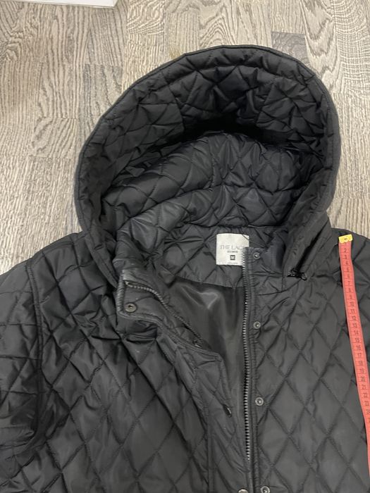 Куртка чорна  осіння — весняна з утепленням і капішоном