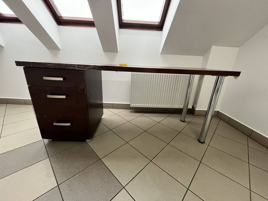 Dobre biuro oddam za darmo