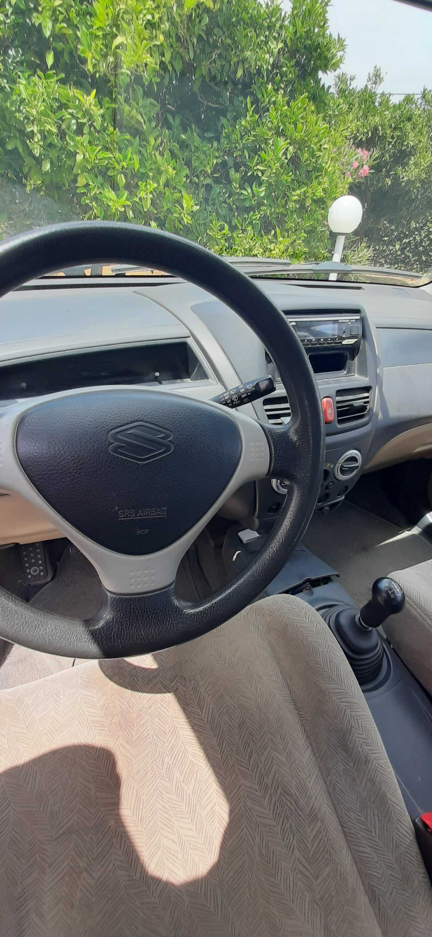 Suzuki em bom estado