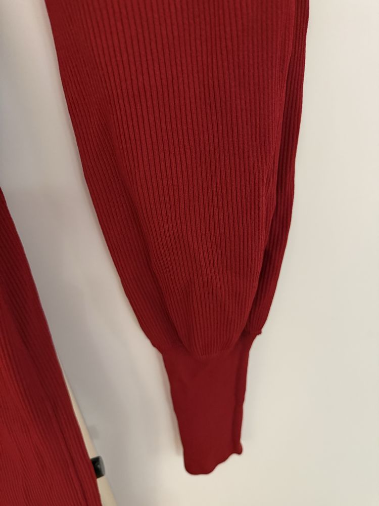 Продам трикотажну сукню Zara червоного (вишневий колір) кольору