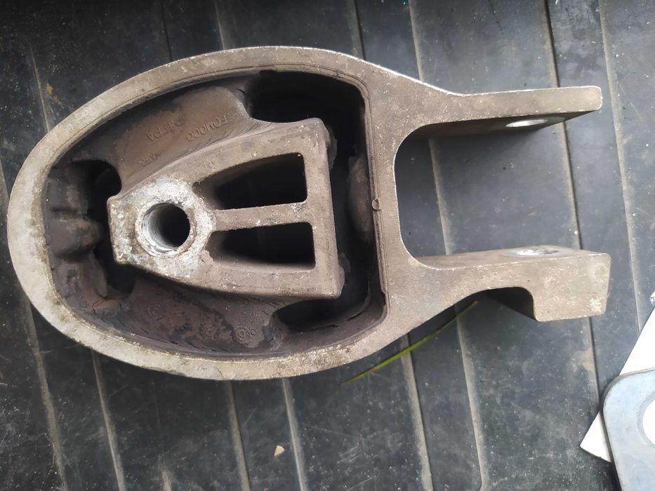 Продам подушки двигуна на Форд мондео