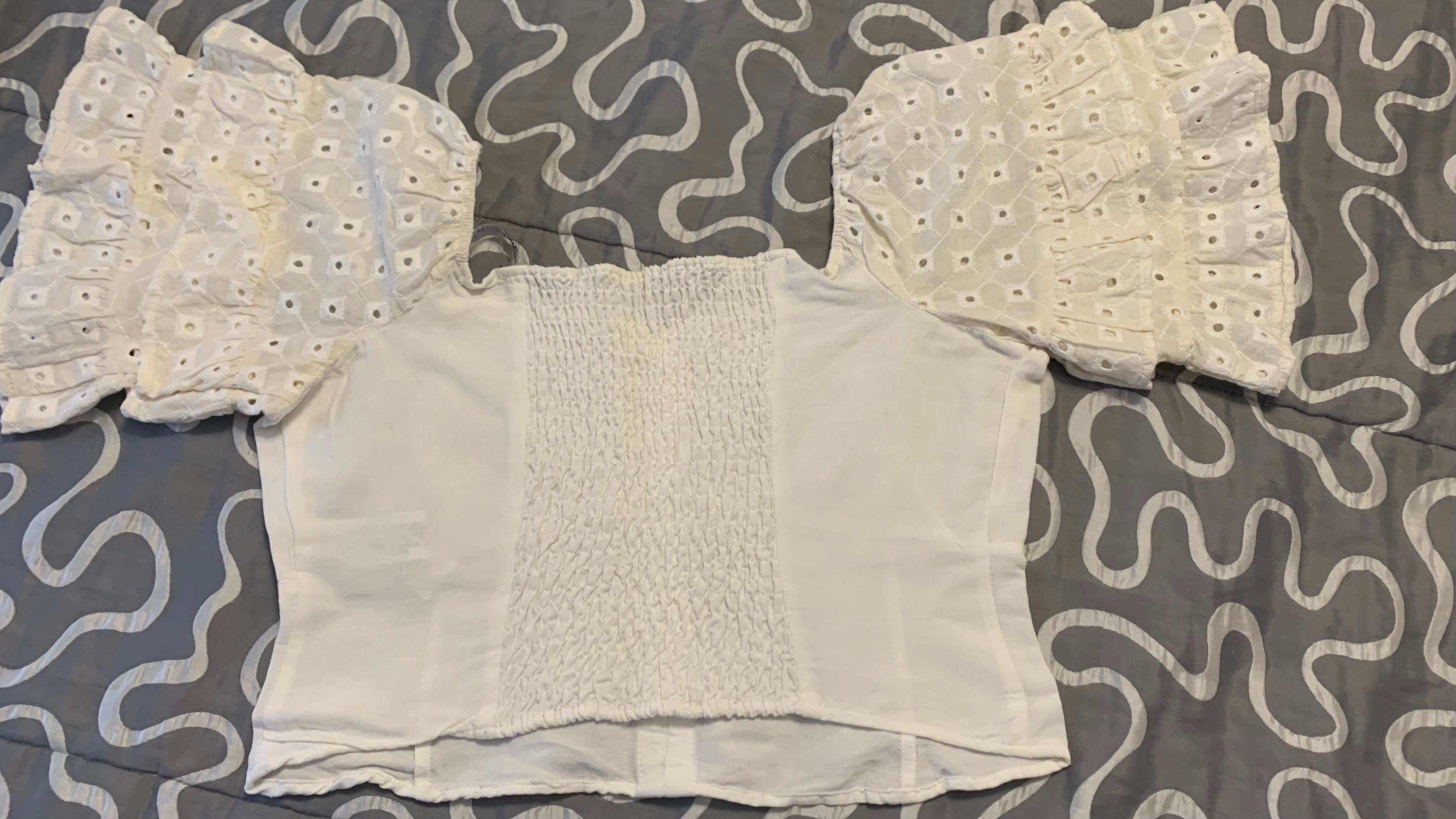 Top curto da Zara com folhos