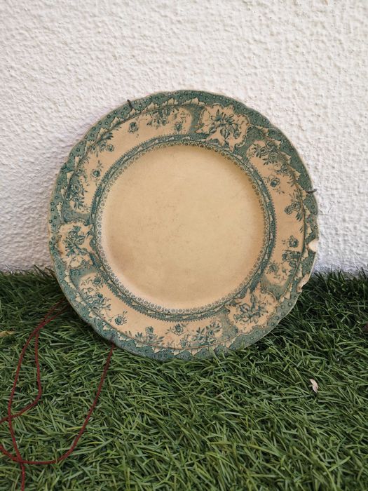 Conjunto de pratos e taças