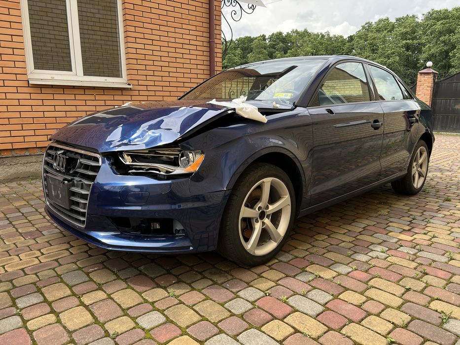 Audi A3 8V S-line Авторозборка Запчастини Ауді А3 8В Код фарби : LX5Q