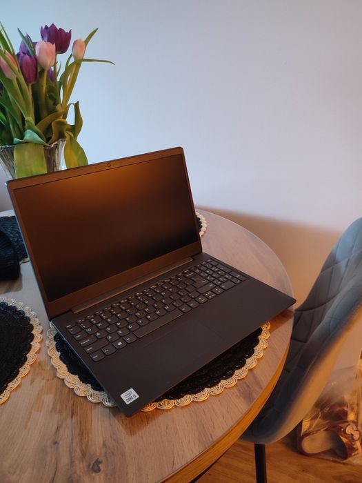 Laptop Lenovo V15-IIL