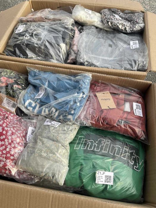 Paleta mix odzieży, butów, torebek i akcesoriów 1200 sztuk