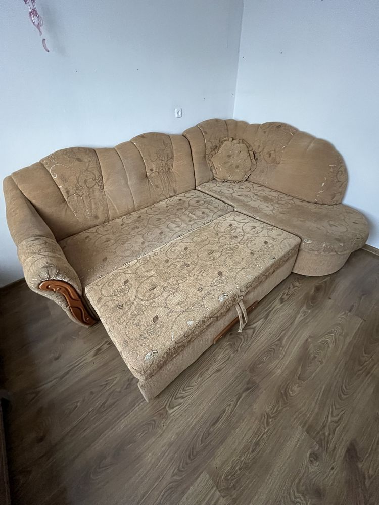 Narożnik plus dwie pufy gratis