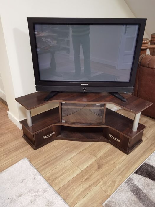 Stolik pod telewizor, narożny.