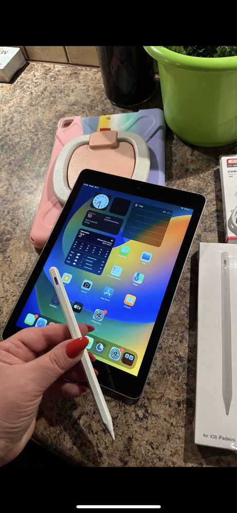 Tablet iPad Apple —-128gb —- Touch ID - PROCREATE