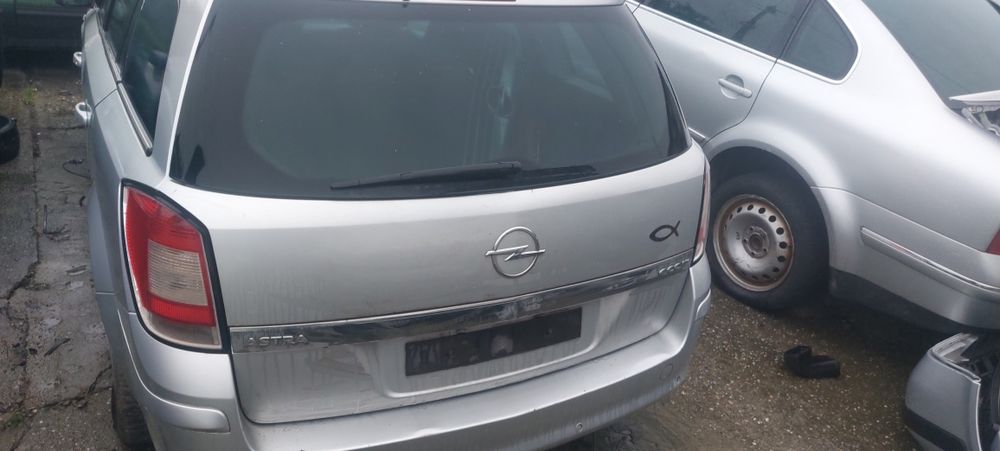 Klapa tylna opel Astra H kombi