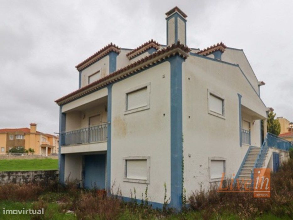 Moradia T4 na Silveira Próxima da Praia de Santa Cruz