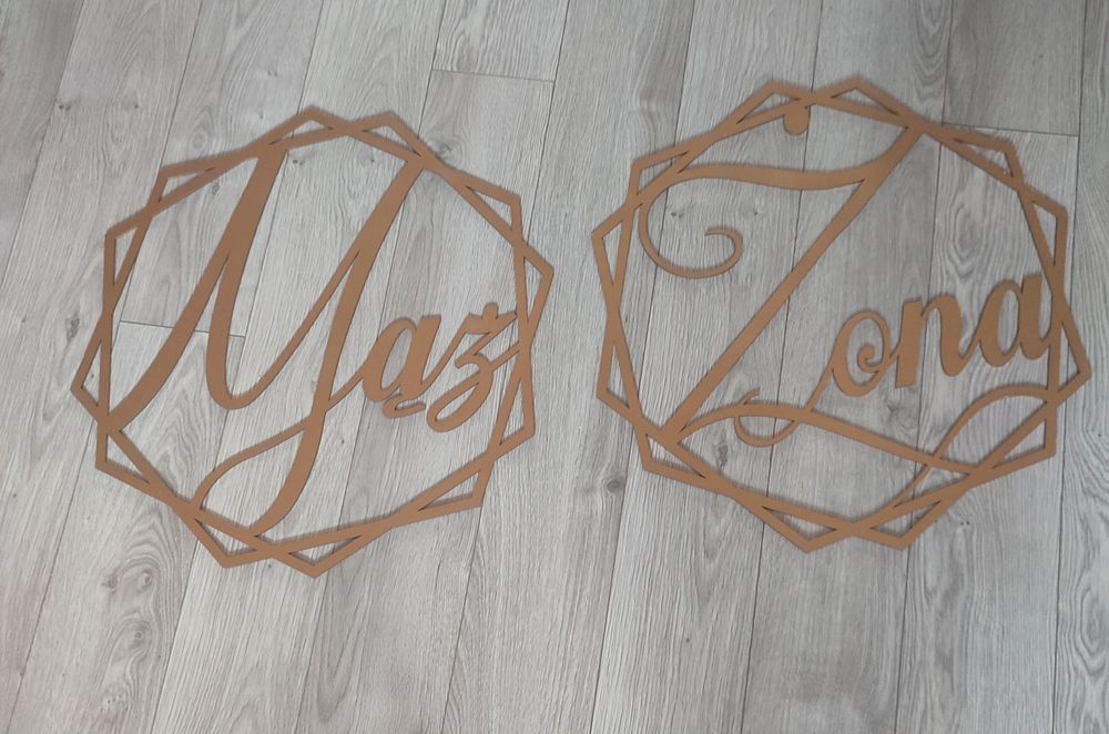 Drewniany napis mąż żona