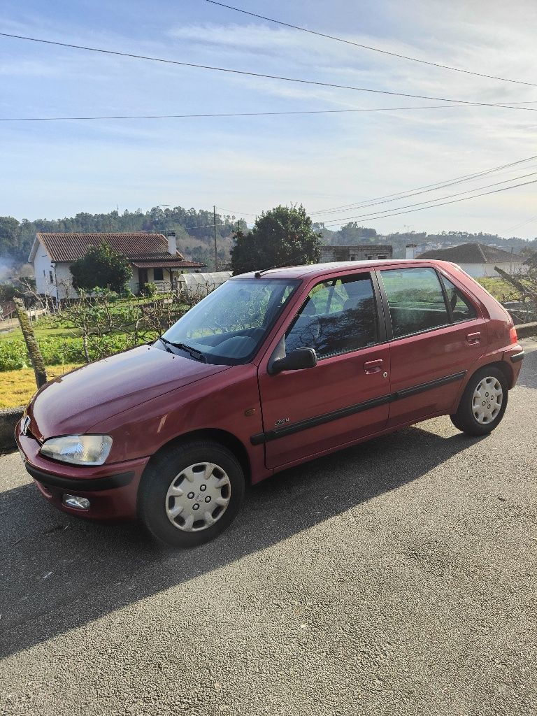 Vendo Peugeot 106 1.100 - negociável -