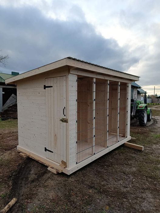 Вольєри та буди для собак