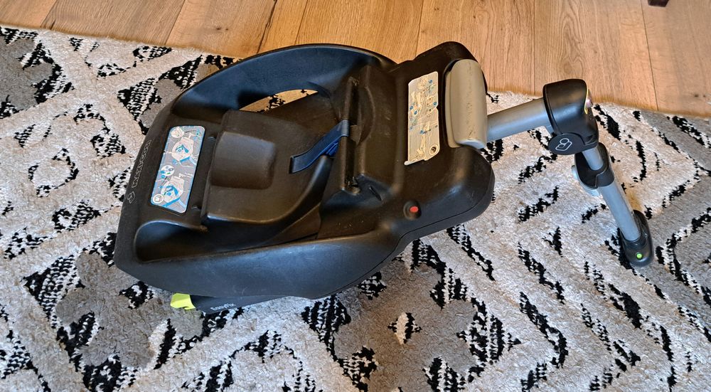 Fotelik samochodowy nosidełko z bazą MaxiCosi Cabriofix isofix