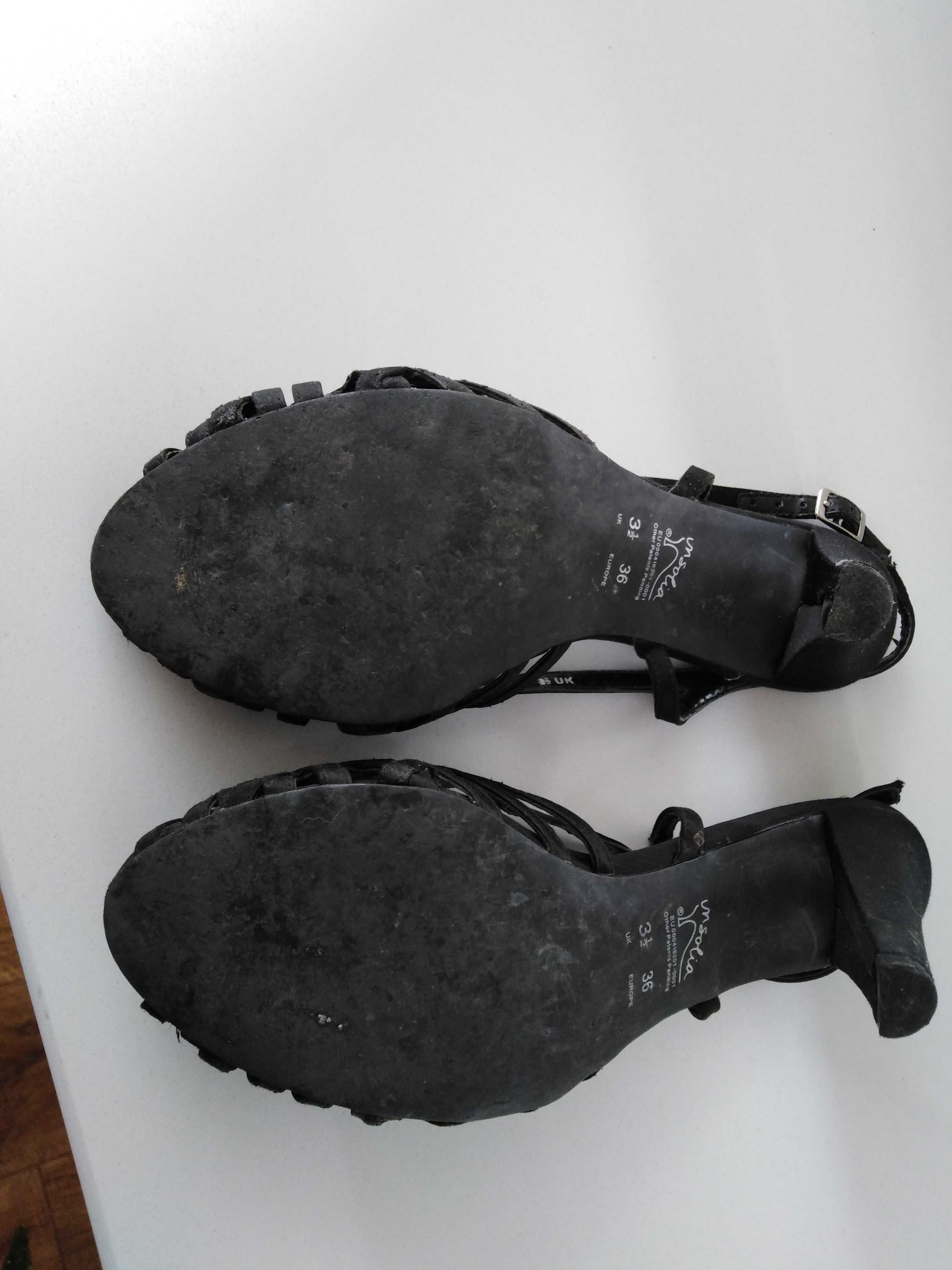 Czarne sandały na obcasie firmy Marks & Spencer 36