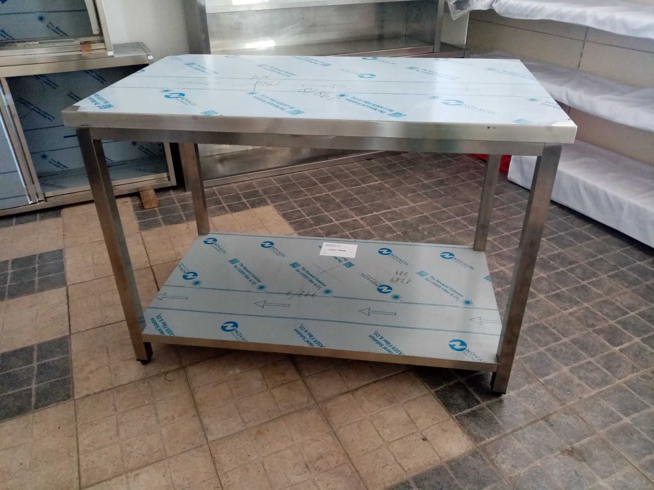 ACM1464 - Bancada central em inox de 1,2m com 1 prateleiras - NOVA