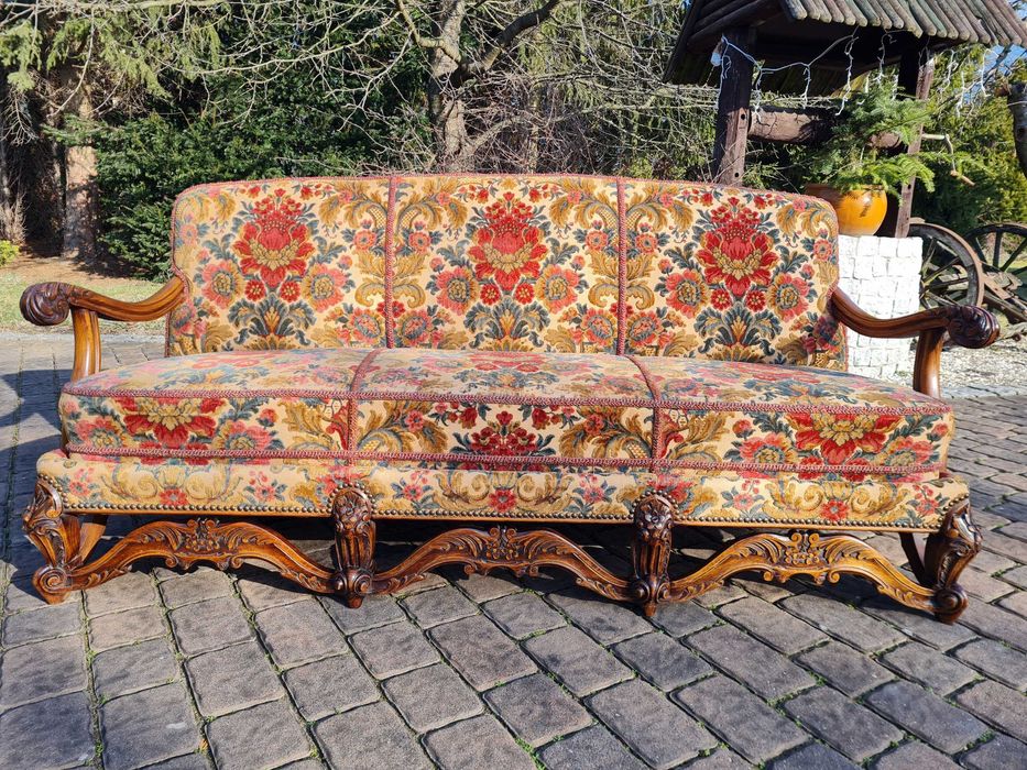 sofa sofka pięknie zdobiona kanapa