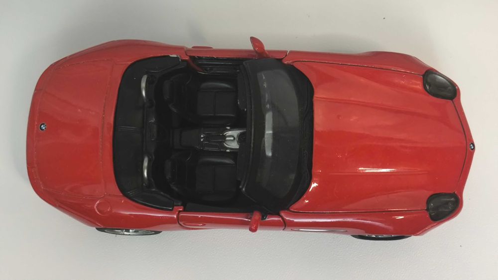 Модель, машинка BMW Z8 1.24 Cabrio Maisto Red