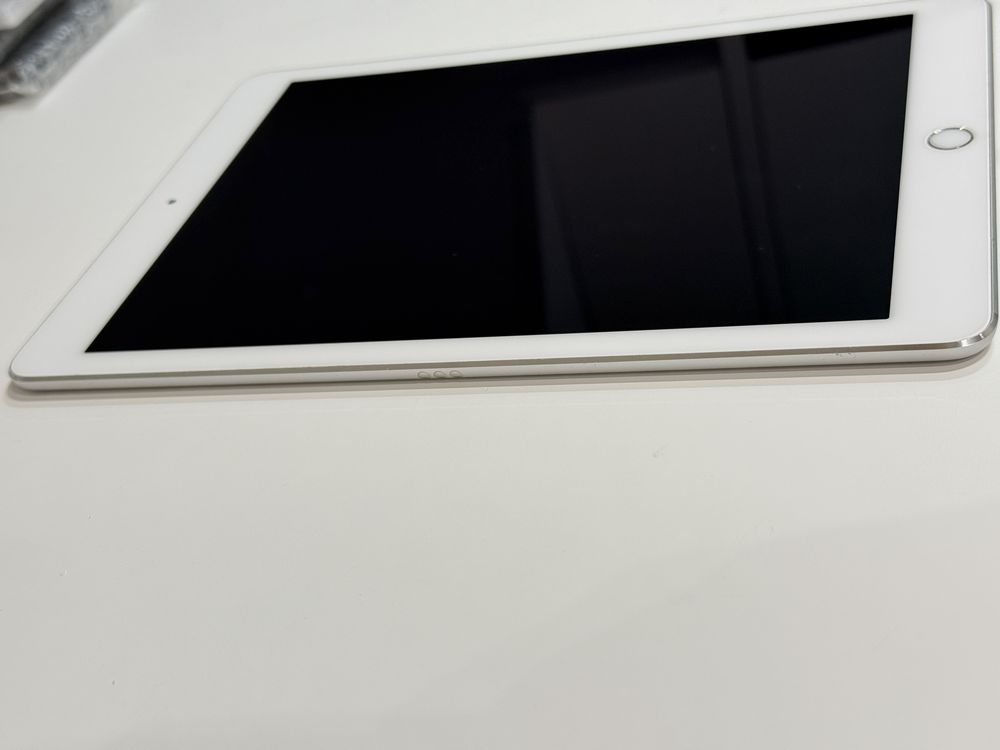Планшет Apple iPad Pro 9.7 silver 32 gb оригінал A1673, чудовий стан