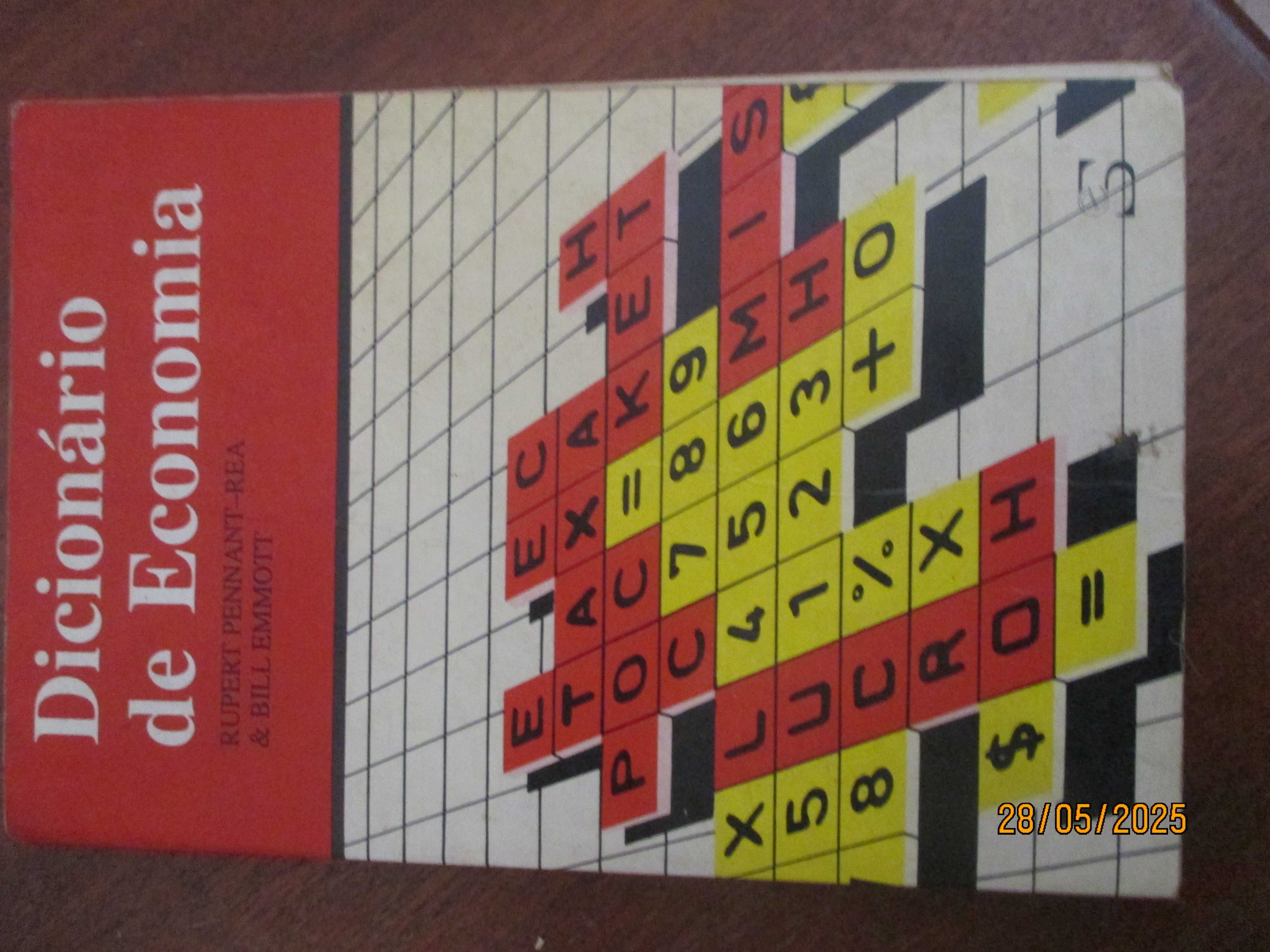2 dicionários -Dicionário de economia e de política internacional