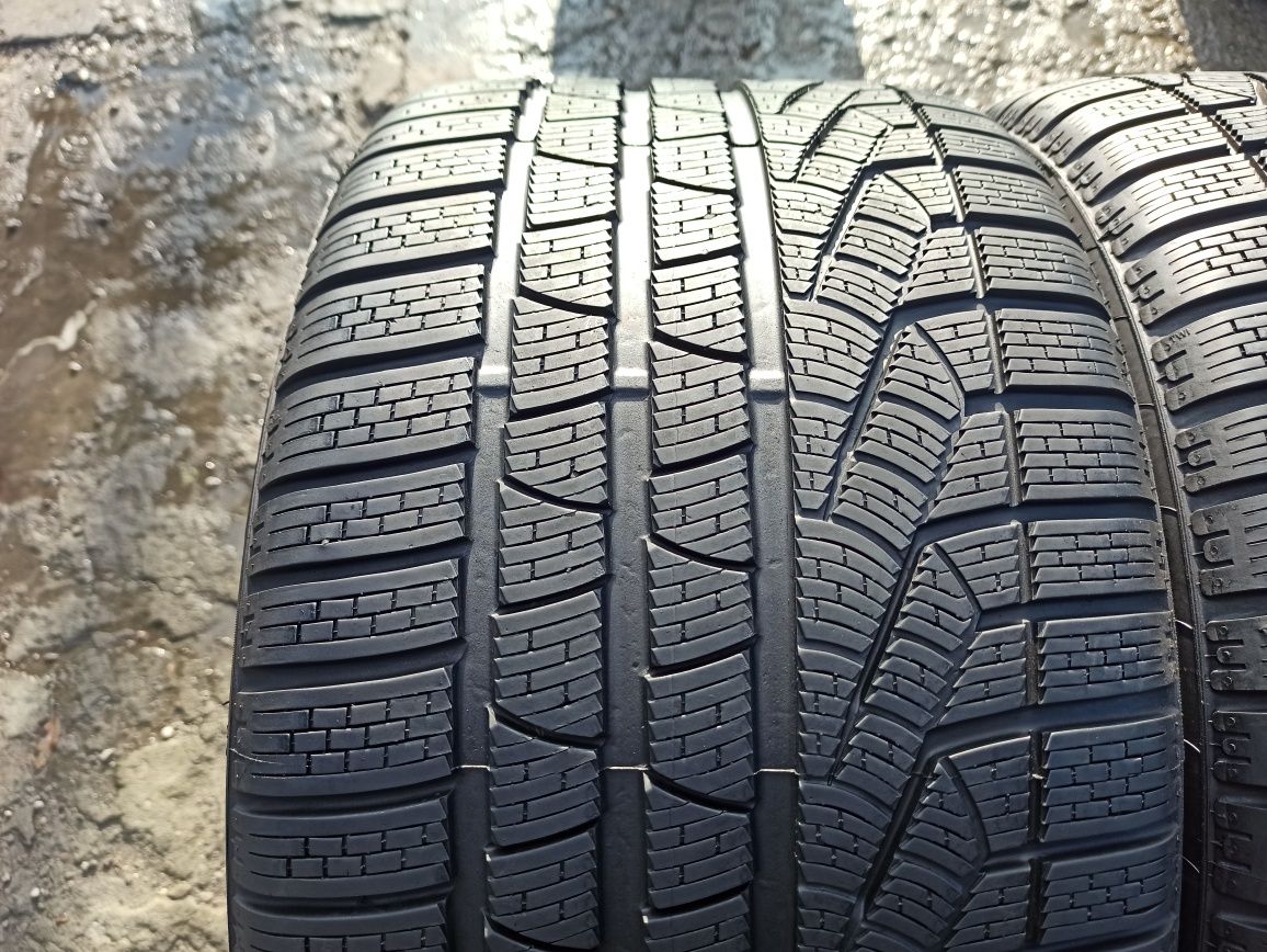 295/35/19 Pirelli Sottozero Winter 240 serie II