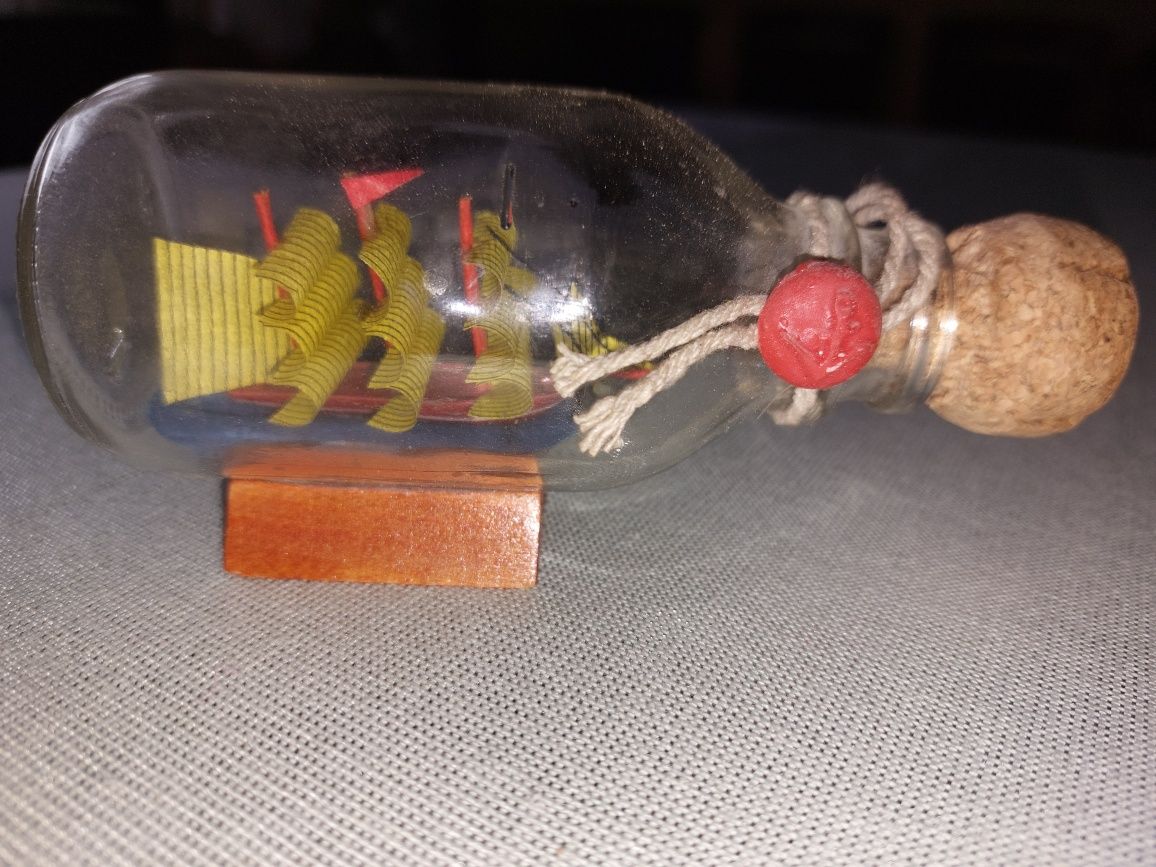 Statek w szklanej butelce długość 14 cm