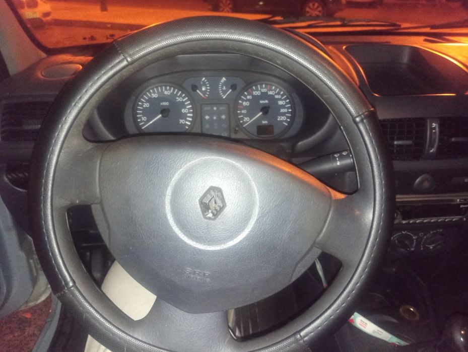 Carro Renault clio