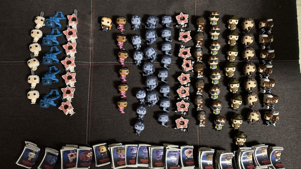 Фігурки з кіндер джой дивні дива осд stranger things