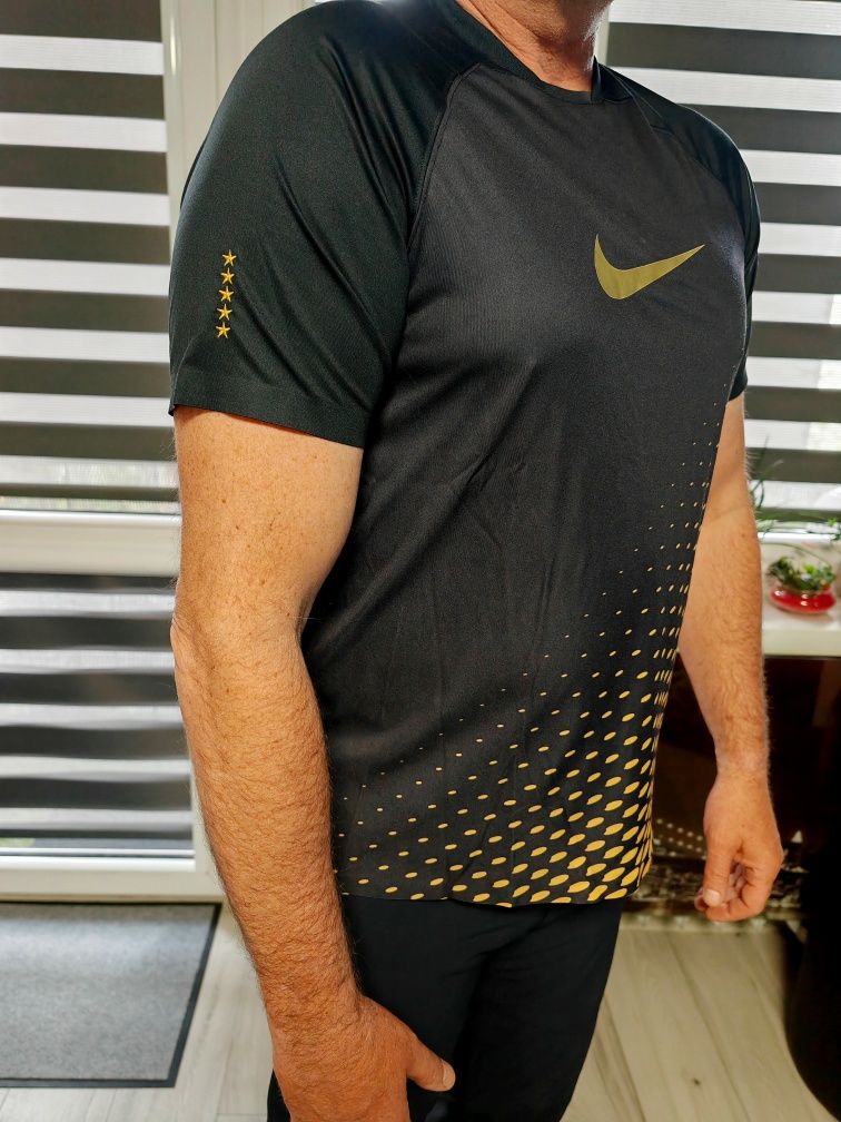 Super model koszulki technicznej Nike Dri-FIT rozm L nowa