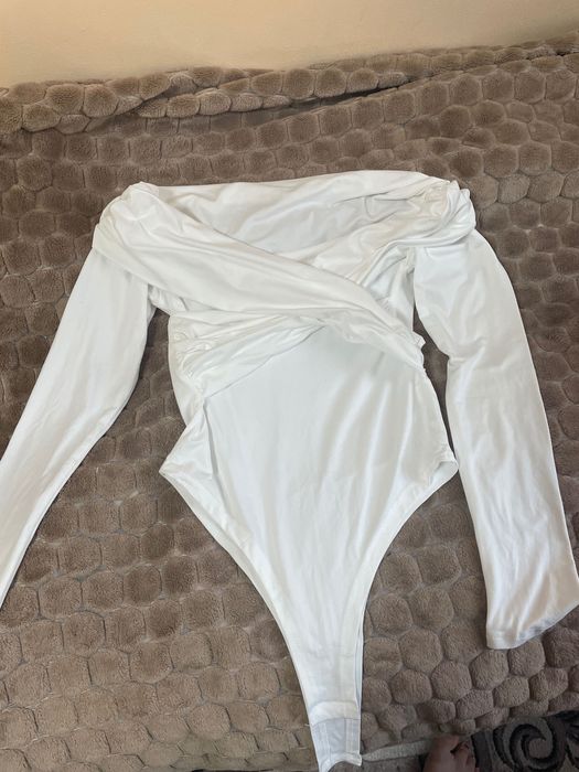 Боді біле лонгслів драпировка з відкритими плечами кофта