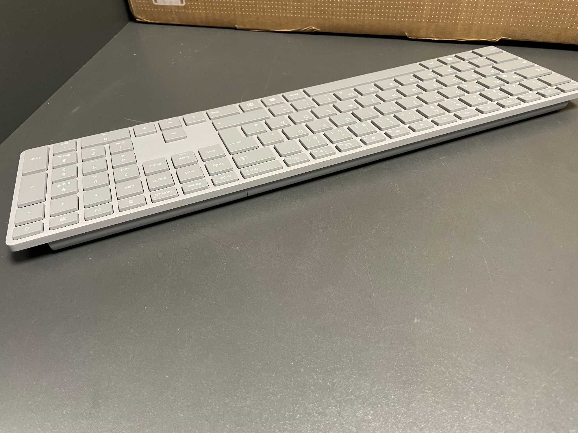 Klawiatura Microsoft Surface Keyboard Model:1742 WS2-00005 używana