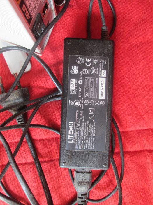 Gravador e leitor de CD externo ASUS, quase novo