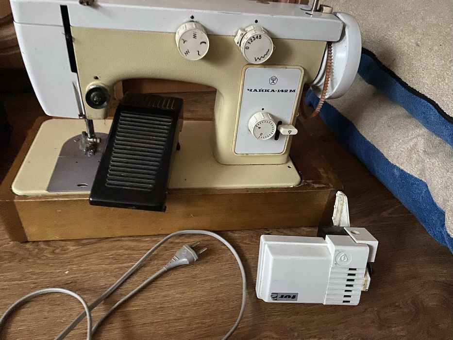 Швейная машинка Чайка -142 М