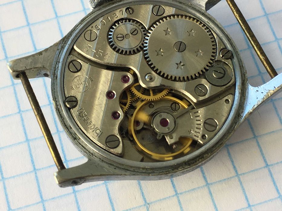 Часы механические Победа красная 12 СССР рабочие